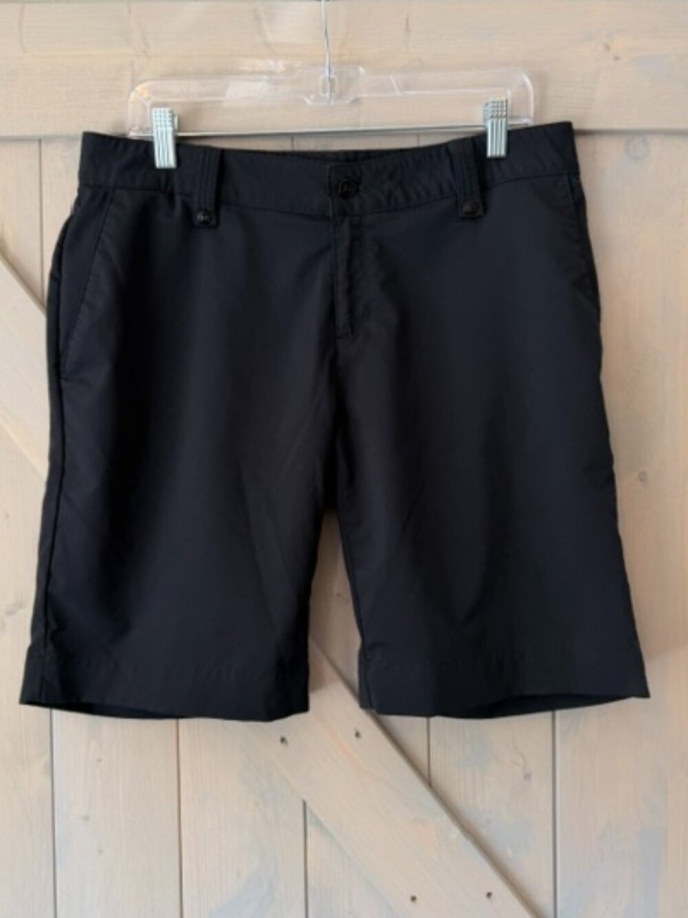 Under Armour Womens Performance Golf Shorts Size 12 EUC 9" Black 1029